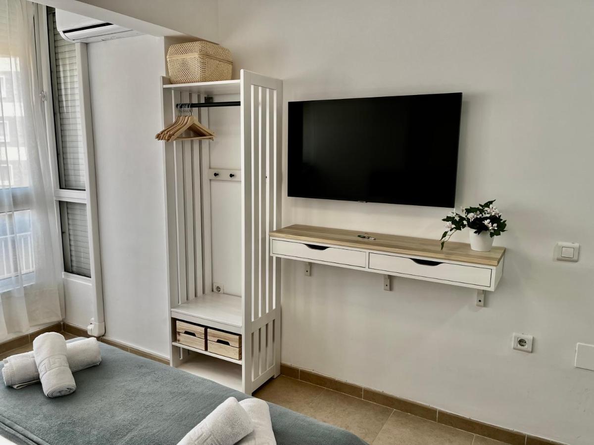 Small Apartament By The Sea Малага Екстериор снимка